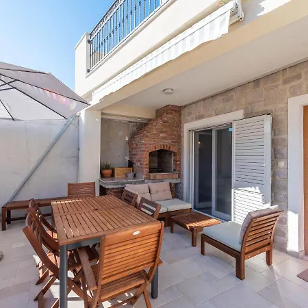 Private In Petrcane By The Sea *