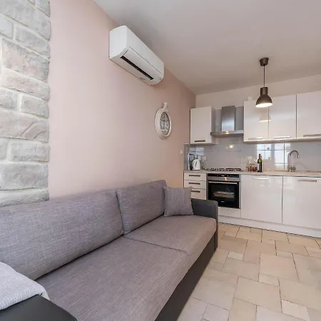 Private In Petrcane By The Sea