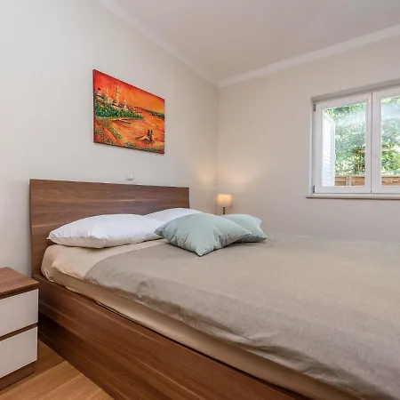 Private In Petrcane By The Sea