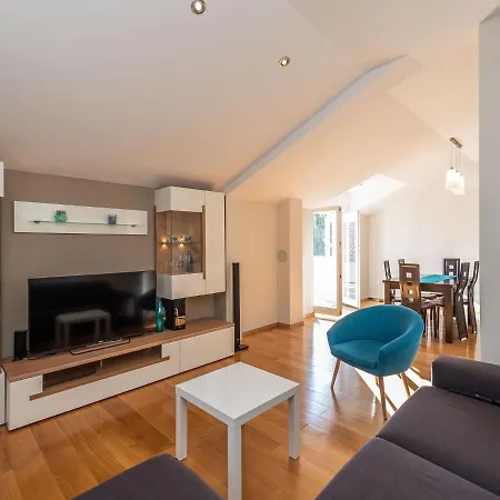 Private In Petrcane By The Sea Holiday home