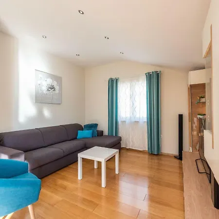 Private In Petrcane By The Sea Holiday home