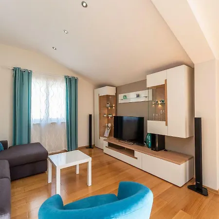 Holiday home Private In Petrcane By The Sea Kozino