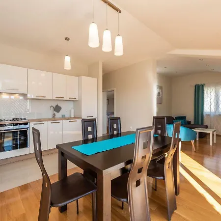 Private In Petrcane By The Sea Сasa de vacaciones *